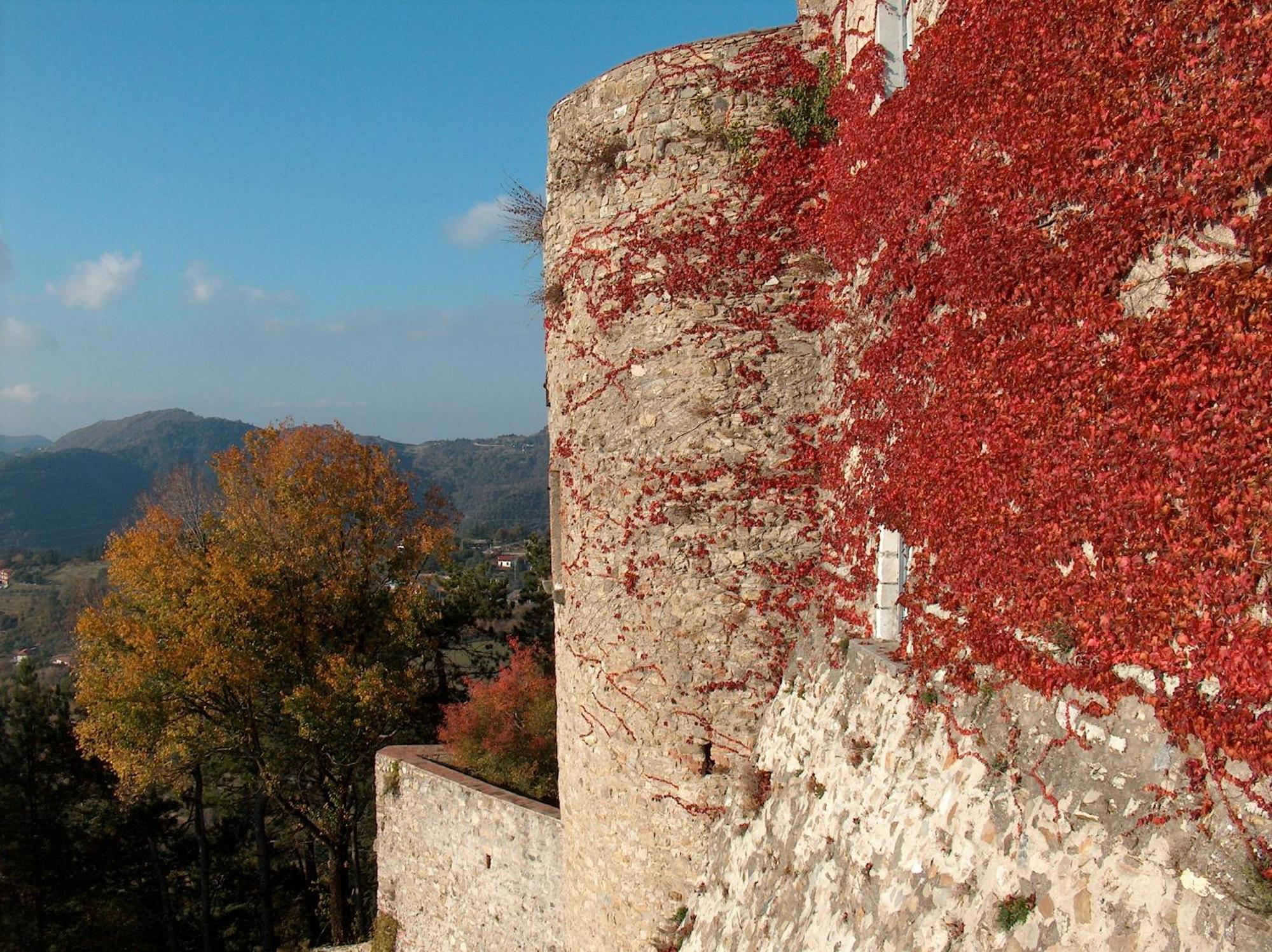 Castello Malaspina Di Fosdinovo Hotel Exterior photo